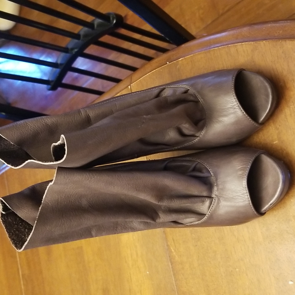 Dolce Vita taupe grayish peep toe heels size 8 - Picture 3 of 13